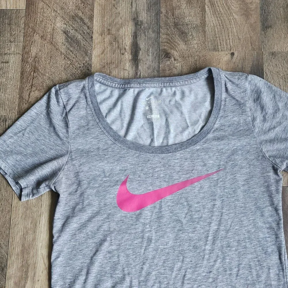 Nike swoosh tee
